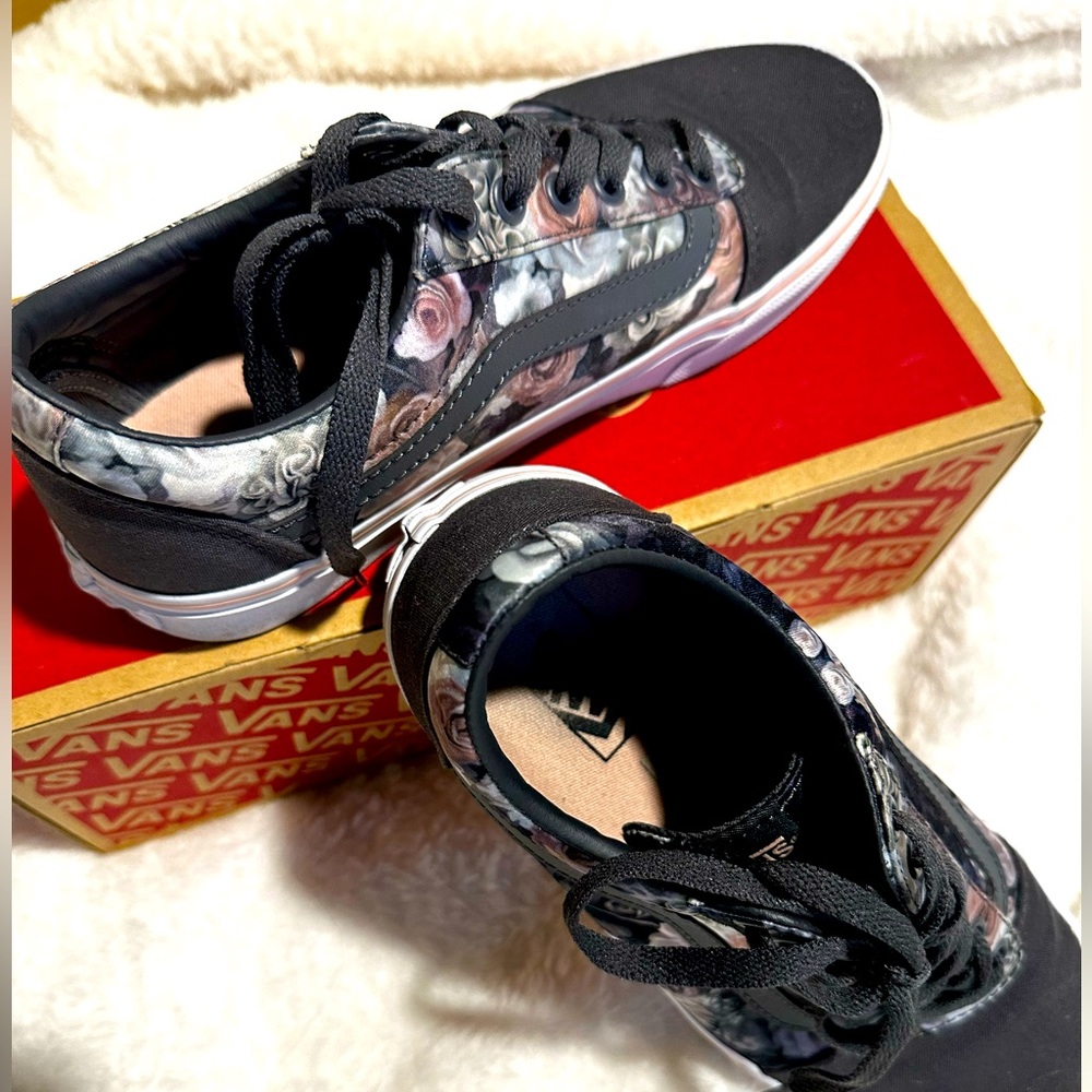 Vans low top- satin floral print